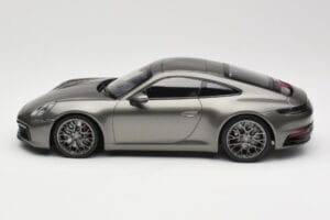 Porsche 911 992 Carrera 4S Aventurine Green Metallic Minichamps 1:18 155067328 Métal — image 5 sur 6