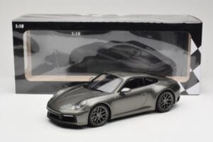 Porsche 911 992 Carrera 4S Aventurine Green Metallic Minichamps 1:18 155067328 Métal — image 6 sur 6