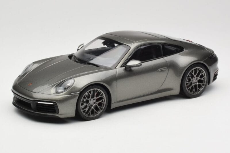 Porsche 911 992 Carrera 4S Aventurine Green Metallic Minichamps 1:18 155067328 Métal