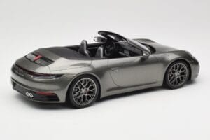 Porsche 911 992 Carrera 4S Cabriolet Mamba Green Metallic Minichamps 1:18 155067337 Métal — image 2 sur 6