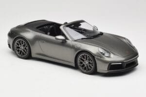 Porsche 911 992 Carrera 4S Cabriolet Mamba Green Metallic Minichamps 1:18 155067337 Métal — image 4 sur 6