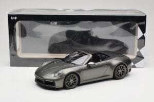 Porsche 911 992 Carrera 4S Cabriolet Mamba Green Metallic Minichamps 1:18 155067337 Métal — image 6 sur 6