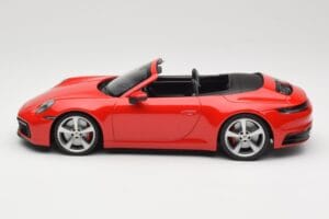 Porsche 911 992 Carrera 4S Cabriolet Rouge Minichamps 1:18 155067331 Métal — image 3 sur 6