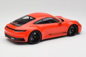 Porsche 911 992 Carrera 4S Lava Orange Minichamps 1:18 155067327 Métal — image 2 sur 6