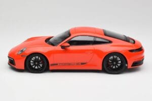 Porsche 911 992 Carrera 4S Lava Orange Minichamps 1:18 155067327 Métal — image 3 sur 6