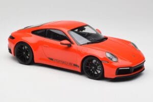 Porsche 911 992 Carrera 4S Lava Orange Minichamps 1:18 155067327 Métal — image 4 sur 6