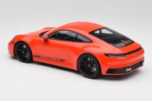 Porsche 911 992 Carrera 4S Lava Orange Minichamps 1:18 155067327 Métal — image 5 sur 6