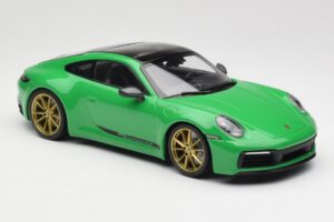 Porsche 911 992 Carrera 4S Python Green Minichamps 1:18 155067325 Métal — image 4 sur 6