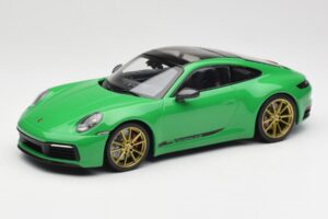 Porsche 911 992 Carrera 4S Python Green Minichamps 1:18 155067325 Métal