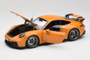 Porsche 911 992 GT3 Bahama Yellow Norev 1:18 187387 Métal — image 2 sur 8