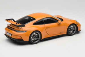 Porsche 911 992 GT3 Bahama Yellow Norev 1:18 187387 Métal — image 3 sur 8