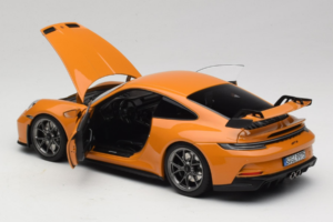 Porsche 911 992 GT3 Bahama Yellow Norev 1:18 187387 Métal — image 5 sur 8