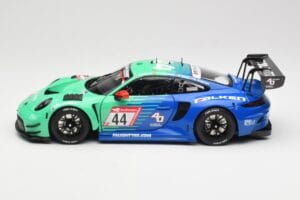 Porsche 911 992 GT3 R Falken #44 D. Eriksson / T. Heinemann 24 Hours of Nurburgring 2023 Minichamps 1:18 113236344 Métal — image 4 sur 8