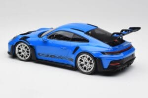 Porsche 911 992 GT3 RS Bleu & Roues Argent & Décor Noir Minichamps 1:18 153062234 Métal — image 5 sur 6