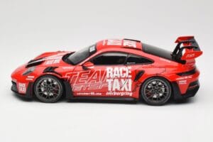 Porsche 911 992 GT3 RS Getspeed Race Taxi Guards Red Minichamps 1:18 110062040 Métal — image 4 sur 8