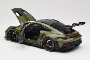 Porsche 911 992 GT3 RS Nato Olive & Black Wheels Minichamps 1:18 110062027 Métal — image 5 sur 8