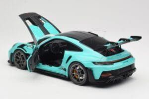 Porsche 911 992 GT3 RS Python Green & Dark Silver Wheels Minichamps 1:18 110062026 Métal — image 5 sur 8
