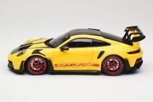 Porsche 911 992 GT3 RS Racing Yellow Weissach Package & Red Wheels Minichamps 1:18 110062025 Métal — image 4 sur 8