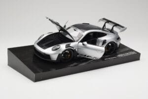 Porsche 911 992 GT3 RS Argent Weissach Package Minichamps 1:18 110062020 Métal — image 3 sur 8