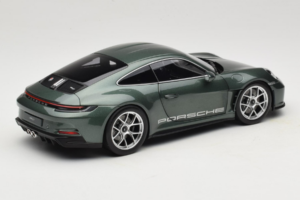 Porsche 911 992 S/T Malachite Green Metallic Norev 1:18 187472 Métal — image 3 sur 8