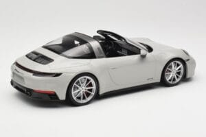 Porsche 911 992 Targa 4 GTS Gris Minichamps 1:18 155061064 Métal — image 2 sur 6