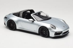 Porsche 911 992 Targa 4 GTS Argent Minichamps 1:18 155061061 Métal — image 4 sur 6