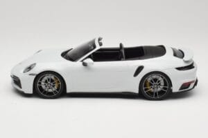 Porsche 911 992 Turbo S Cabriolet White Metallic Minichamps 1:18 155069080 Métal — image 3 sur 6