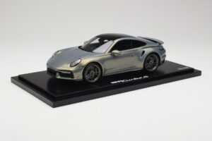 Porsche 911 Turbo S 992 Silver Bamboo Chromaflire With Display Case Spark 1:18 WAP0219100RTSS Résine — image 2 sur 7