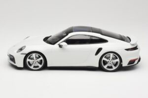 Porsche 911 Turbo S 992 Blanc Minichamps 1:18 WAP0211620RTRB Métal — image 3 sur 6