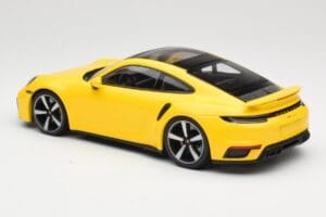 Porsche 911 992 Turbo S Jaune Minichamps 1:18 155069071 Métal — image 5 sur 6