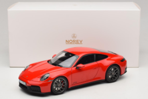 Porsche 911 992.2 Carrera 4 GTS Guards Red Norev 1:18 187171 Métal — image 8 sur 8
