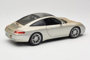 Porsche 911 996 Carrera 4S Argent Maisto 1:18 WAP02102212 Métal — image 3 sur 8