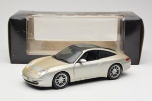 Porsche 911 996 Carrera 4S Argent Maisto 1:18 WAP02102212 Métal — image 8 sur 8