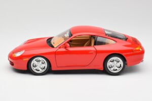 Porsche 911 996 Carrera Rouge Bburago 1:18 3385 Métal — image 4 sur 8