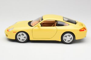 Porsche 911 996 Carrera Jaune Bburago 1:18 30085-M1 Métal — image 4 sur 8