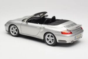Porsche 911 996 Turbo Cabriolet Argent Maisto 1:18 31660 Métal — image 7 sur 8