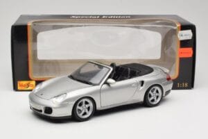Porsche 911 996 Turbo Cabriolet Argent Maisto 1:18 31660 Métal — image 8 sur 8
