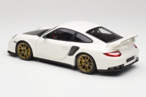 Porsche 911 997 GT2 RS Blanc & Or Roues Minichamps 1:18 100069406 Métal — image 7 sur 8
