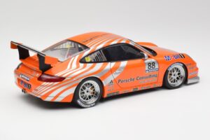 Porsche 911 997 GT3 R #88 Porsche Consulting 2005 AUTOart 1:18 77821 Métal — image 3 sur 8