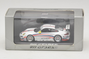 Porsche 911 997 GT3 RSR Blanc Avec Bandes Bleues et Orange 2007 Minichamps 1:43 WAP02000618 Métal — image 4 sur 4