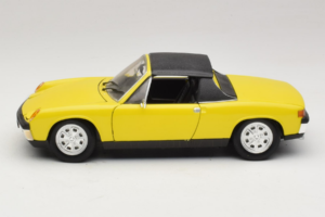 Porsche 914 Jaune Revell 1:18 8976 Métal — image 4 sur 8