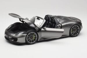 Porsche 918 Spyder Liquid Metal Argent Minichamps 1:18 110062430 Métal — image 2 sur 8