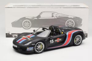 Porsche 918 Spyder Weissach Package Matt Black With Martini Stripes Minichamps 1:18 110062445 Métal — image 8 sur 8