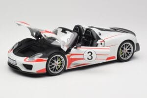 Porsche 918 Spyder Weissach Package Salzburg Minichamps 1:18 110062441 Métal — image 2 sur 8