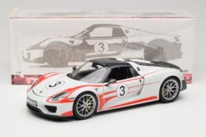 Porsche 918 Spyder Weissach Package Salzburg Minichamps 1:18 110062441 Métal — image 8 sur 8
