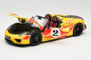 Porsche 918 Spyder Weissach Package Jaune Avec Rayures Minichamps 1:18 110062446 Métal — image 2 sur 8