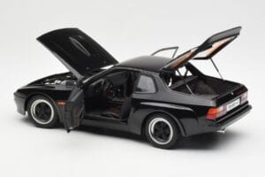 Porsche 924 Carrera GT Noir AUTOart 1:18 78001 Métal — image 5 sur 8