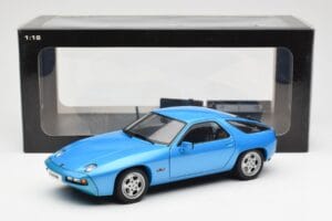 Porsche 928 Bleu AUTOart 1:18 77901 Métal — image 8 sur 8