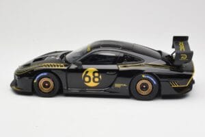 Porsche 935/19 Noir avec Bandes Dorées Minichamps 1:18 155067568 Métal — image 3 sur 6