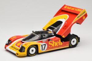 Porsche 962C Group C #17 D. Bell / H-J. Stuck / K. Ludwig 24 Hours of Le Mans 1988 Universal Hobbies 1:18 4704 Métal — image 2 sur 8